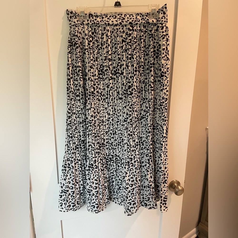 EUC Elastic waist pleated skirt - Picture 3 of 3
